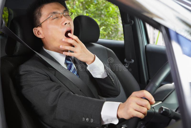 Gähnen beim Antreiben stockbild Gähnen beim Antreiben stockbild