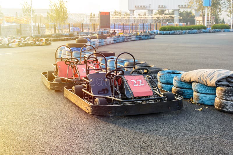 Gå-kart i parkera på spår arkivbild Gå-kart i parkera på spår arkivbild