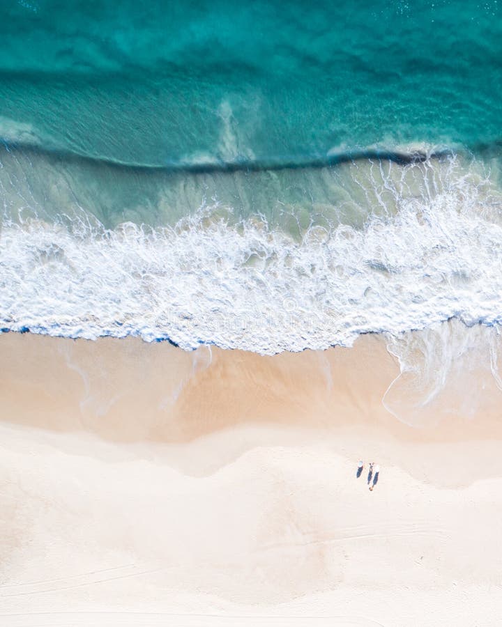 Går den flyg- sikten för stranden på Gold Coast den trevliga bästa sikten av det blåa havet som kraschar vågen, vit sand och att fotografering för bildbyråer