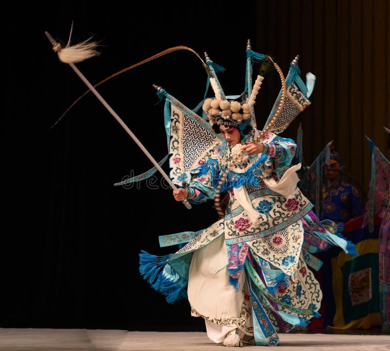 Généraux féminins à l'air la rotation à grande vitesse de femmes des Généraux Pékin Opera“ de de € de Yang Familyâ image stock Généraux féminins à l'air la rotation à grande vitesse de femmes des Généraux Pékin Opera“ de de € de Yang Familyâ image stock