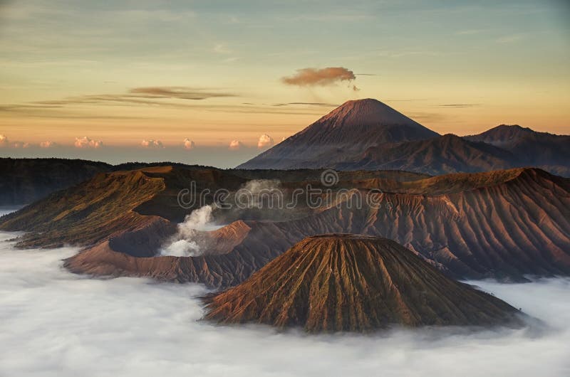 Góra Bromo podczas wschodu słońca zdjęcie royalty free Góra Bromo podczas wschodu słońca zdjęcie royalty free