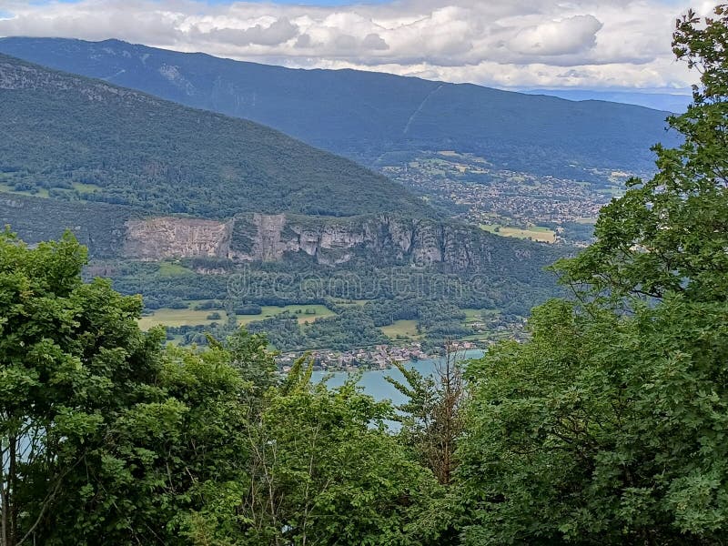 Góry jeziorne. Co za piękna natura! obraz stock