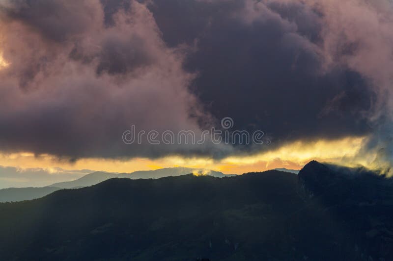 Góry w kolumbii na wschodzie słońca fotografia royalty free