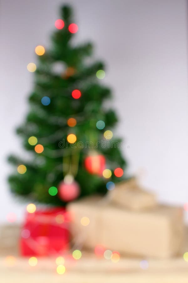 Gör suddig bakgrund, ljus beröm på julträd royaltyfri foto Gör suddig bakgrund, ljus beröm på julträd royaltyfri foto