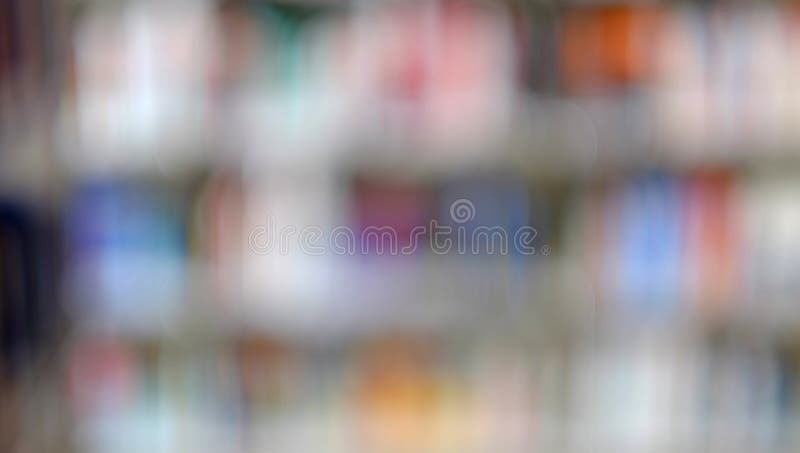 G?r suddig bilden av hyllan med b?cker i arkiv Bakgrund fotografering för bildbyråer G?r suddig bilden av hyllan med b?cker i arkiv Bakgrund fotografering för bildbyråer