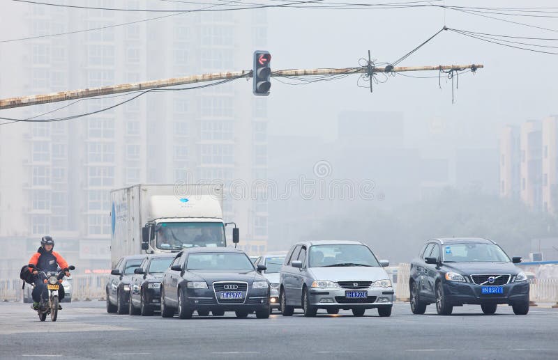 Gęsta warstwa smog zakrywa miasto, Pekin, Chiny zdjęcie stock Gęsta warstwa smog zakrywa miasto, Pekin, Chiny zdjęcie stock