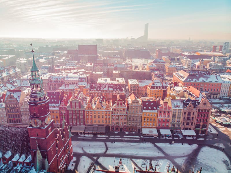 Główne niebo rynkowe w mieście wroclaw polska panoramiczny widok na skyline miasta fotografia royalty free
