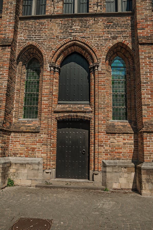 Gotische Holzerne Kirchentur Und Fenster Stockfoto Bild