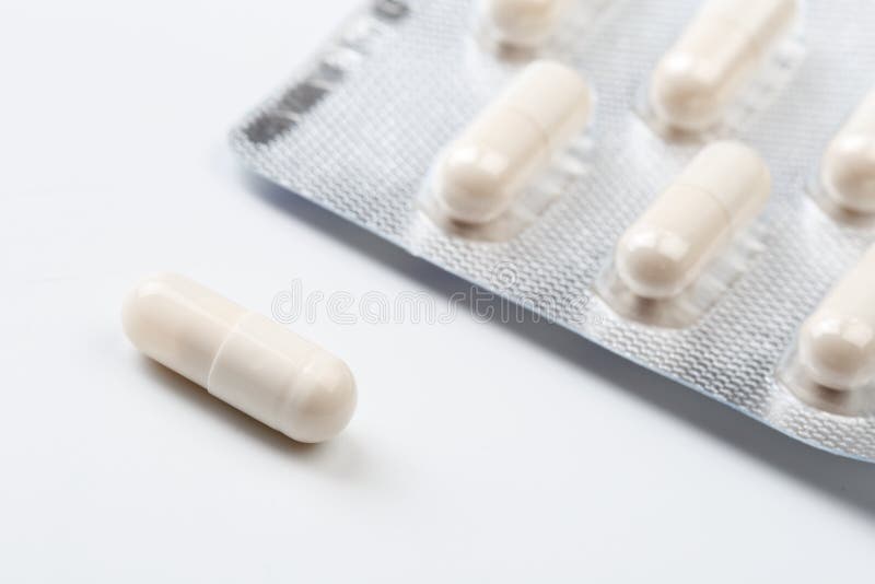 H?g av probiotic pulver f?r vita kapslar inom kopiera avst?nd H?g uppl?sningsprodukt H?lsov?rdbegrepp - bild royaltyfri fotografi H?g av probiotic pulver f?r vita kapslar inom kopiera avst?nd H?g uppl?sningsprodukt H?lsov?rdbegrepp - bild royaltyfri fotografi