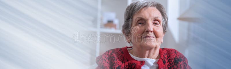 H?g kvinnast?ende; panorama- baner royaltyfri bild H?g kvinnast?ende; panorama- baner royaltyfri bild