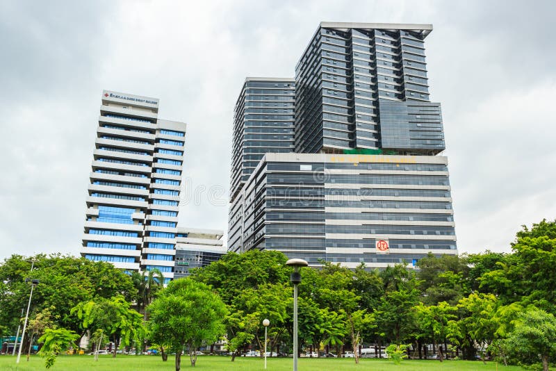 BANGKOK, THAÏLANDE - 2 AOÛT : H M Bâtiment de la Reine Sirikit et bâtiment de Bhumisirimangkhlanusorn dans l'hôpital de Chulalongkorn en août 2,2014 à Bangkok Thaïlande