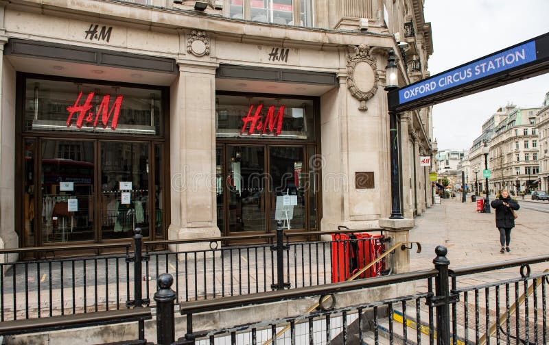 H&M retailer, Oxford Circus, Oxford Street, London. H&M retailer, closed because of the coronavirus pandemic, Covid 19,at Oxford Circus, Oxford Street, London