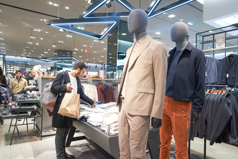 H&M store editorial image. Image of interior, shopping - 104823190