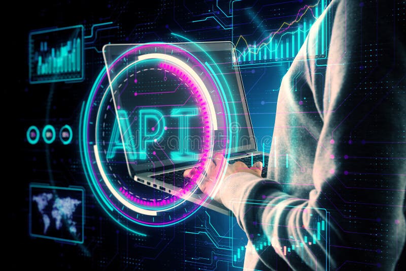 Hacker mit Laptop-Tastatur mit kreativem Api-Hologramm auf verschwommenem Hintergrund. Programmierungsschnittstellenkonzept. Interaktion mit digitalen Icons, die die Sicherheit der Entwicklung darstellen