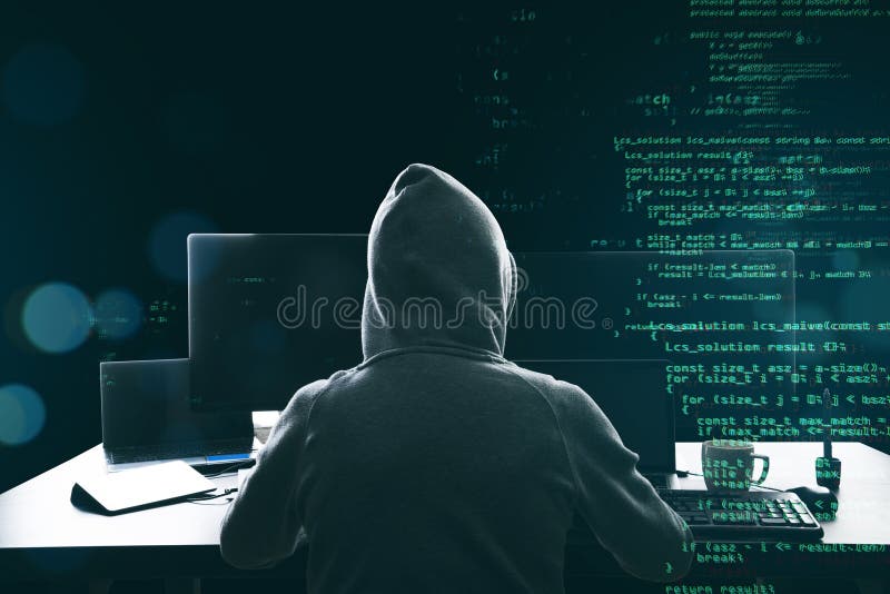 Hackerprogrammierer, der Computer verwendet stockbild
