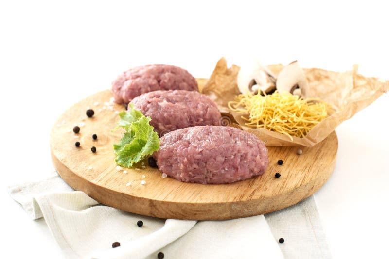 Hackfleischpastetchen, gehacktes kochendes Fleisch, Schweinefleisch, Huhn, Truthahn, Zwiebel, Gewürz auf weißem lokalisiertem Hin lizenzfreies stockbild Hackfleischpastetchen, gehacktes kochendes Fleisch, Schweinefleisch, Huhn, Truthahn, Zwiebel, Gewürz auf weißem lokalisiertem Hin lizenzfreies stockbild
