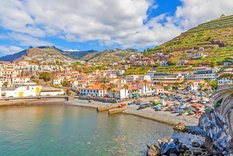 Hafen von Camara de Lobos, Madeira mit Fischerbooten lizenzfreies stockfoto Hafen von Camara de Lobos, Madeira mit Fischerbooten lizenzfreies stockfoto