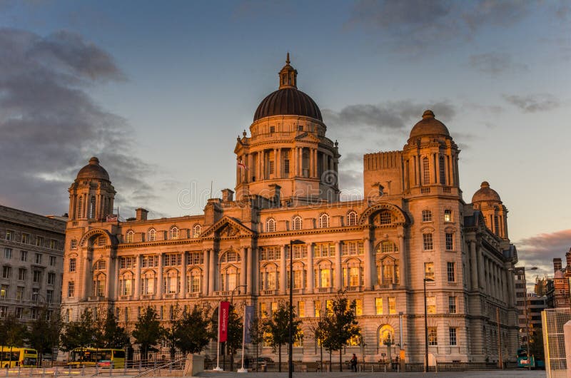 Hafen von Liverpool-Gebäude bei Sonnenuntergang stockbilder Hafen von Liverpool-Gebäude bei Sonnenuntergang stockbilder