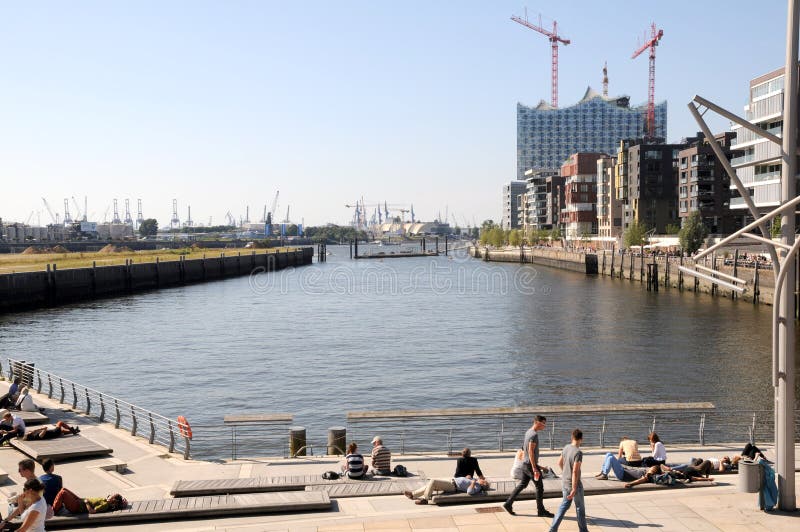 HafenCity na frent de Hamburgo imagens de stock