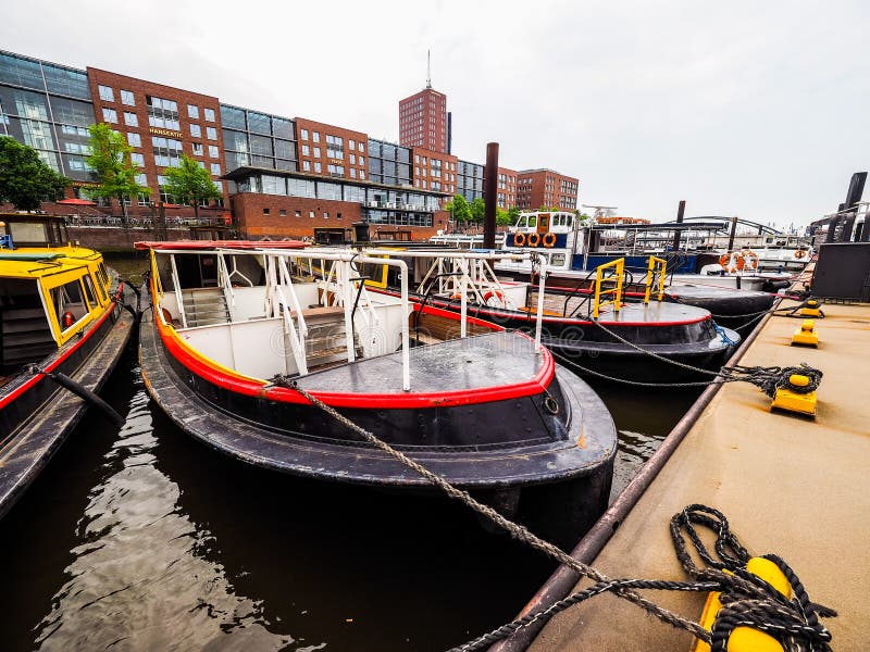 HafenCity no hdr de Hamburgo imagens de stock royalty free