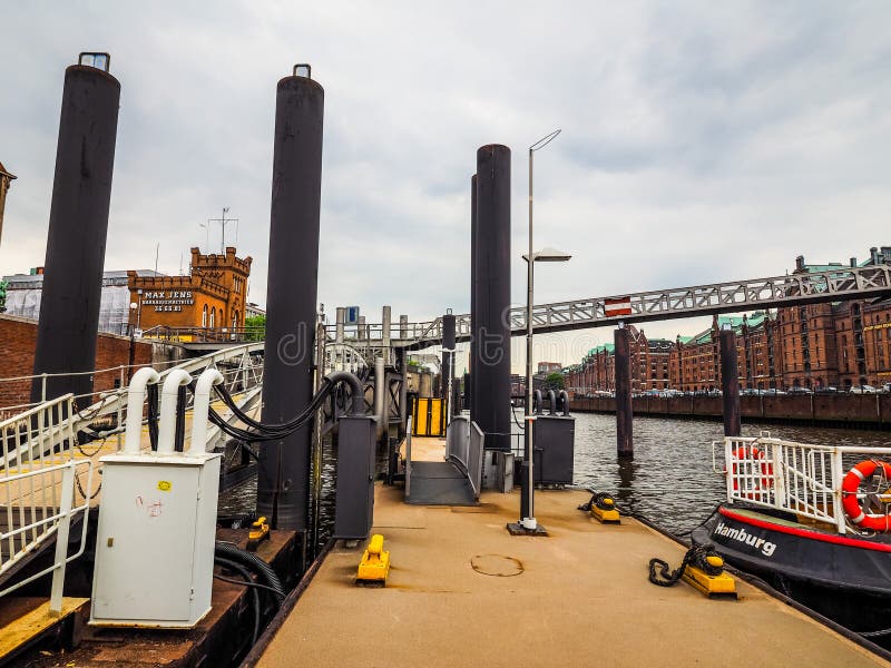 HafenCity no hdr de Hamburgo imagens de stock
