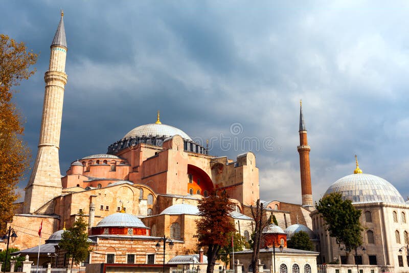 Hagia Sophia à Istanbul Le monument de renommée mondiale de l'architecture bizantine Vue du St Sophia Cathedral à photos stock Hagia Sophia à Istanbul Le monument de renommée mondiale de l'architecture bizantine Vue du St Sophia Cathedral à photos stock