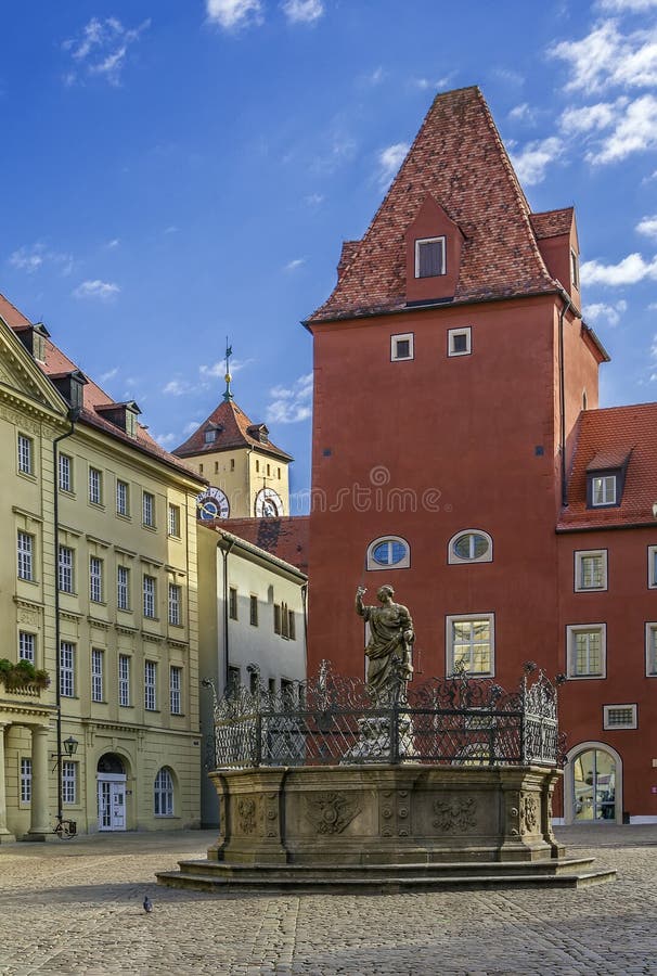 Haidplatz fyrkant i Regensburg, Tyskland royaltyfri foto Haidplatz fyrkant i Regensburg, Tyskland royaltyfri foto