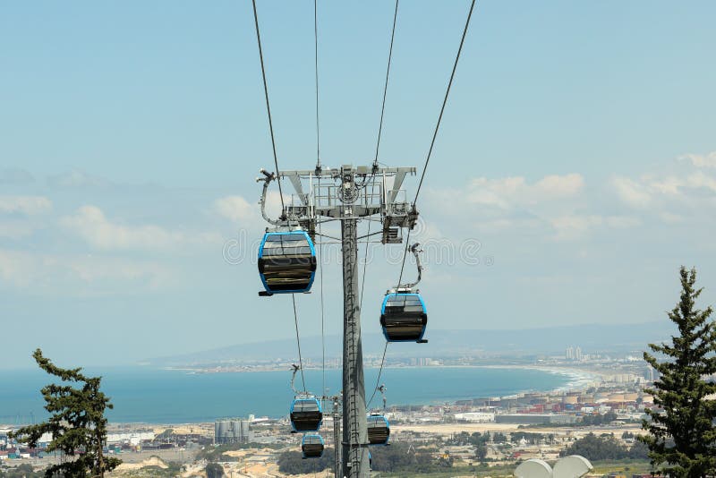Haifa israel. 26 de abril de 2021 : o novo teleférico em haifa.