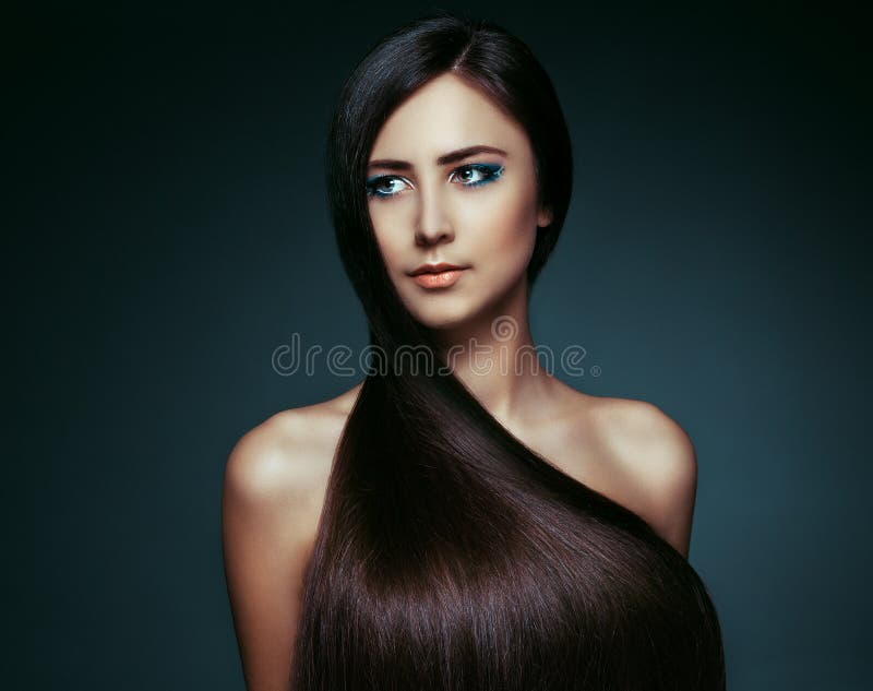 Hair. Beautiful Brunette Girl. Healthy Long Hair. Beauty Model W