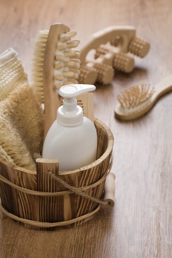 Hairbrush massager and wooden bucket