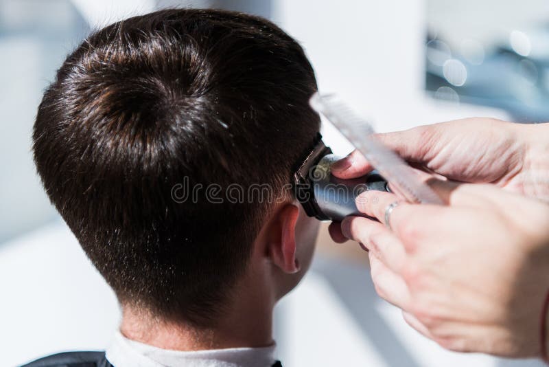 Haircut Men Barbershop. Barber Using Grooming Professional Haircutting  Machine To Make Haircut To Client Close Up. Man Stock Photo - Image of  accurate, hair: 133400118