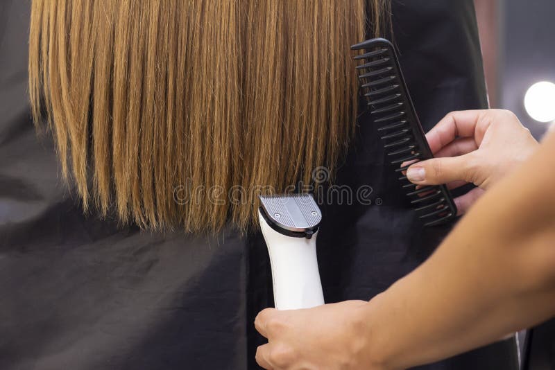 Hairdresser with a Hair Machine. Cutting Off Split Ends of Hair with a  Clipper. Close Up Stock Photo - Image of face, blonde: 171910864