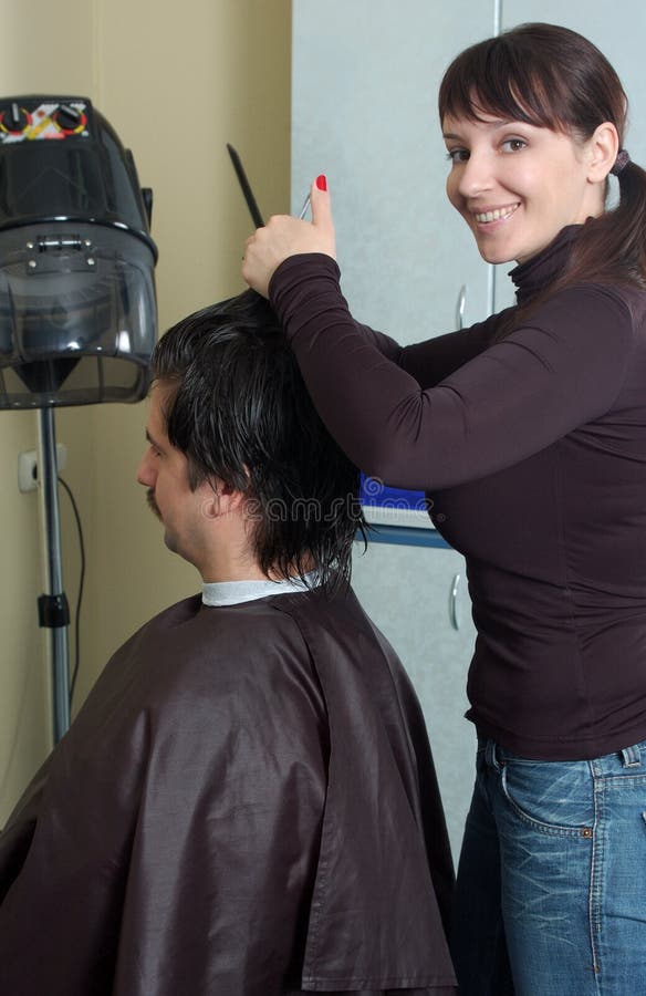 Hairdresser make clips to the men