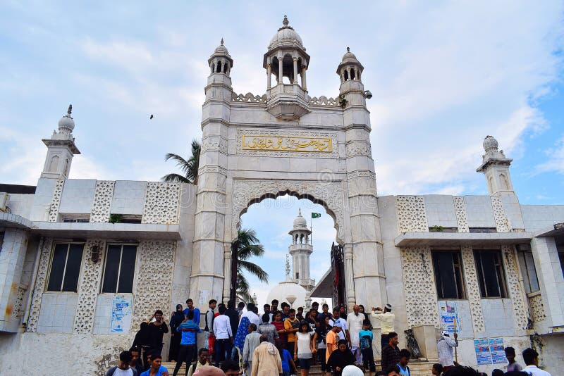 Haji Ali Dargah, fachada Mezquita y tumba de Pir Haji Ali Shah Bukhari Mumbai imagenes de archivo Haji Ali Dargah, fachada Mezquita y tumba de Pir Haji Ali Shah Bukhari Mumbai imagenes de archivo
