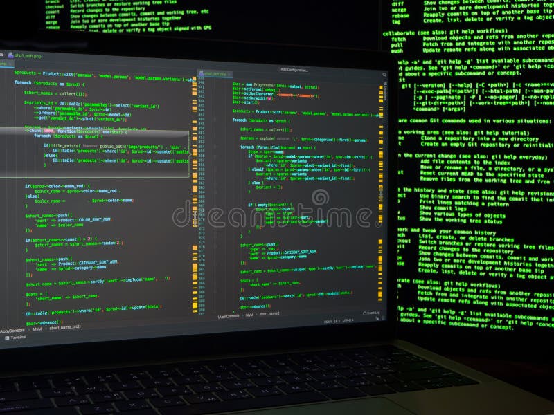Haker szuka backdoors i wykorzystuje poddatnościa kraść tożsamość Cyber przestępstwo zdjęcia stock Haker szuka backdoors i wykorzystuje poddatnościa kraść tożsamość Cyber przestępstwo zdjęcia stock