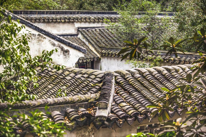 Hakträdgård från den ödmjuke administratören för gamla kinesiska hus suzhou china royaltyfria foton