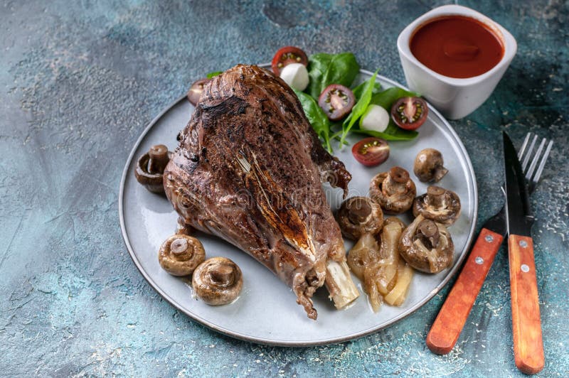 Halal Nahrung Gebackenes Lamm Mit Gemüse, Gewürzen, Kräutern, Pilzen ...