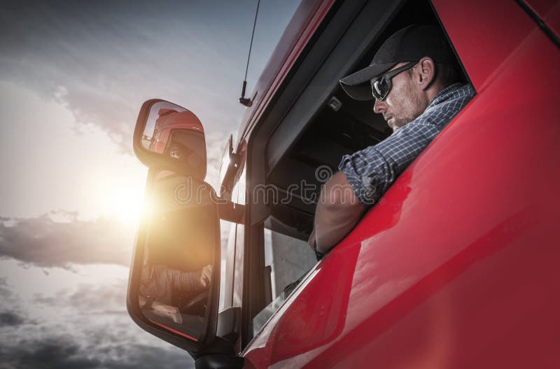 Halb LKW-Fahrer lizenzfreie stockfotografie Halb LKW-Fahrer lizenzfreie stockfotografie