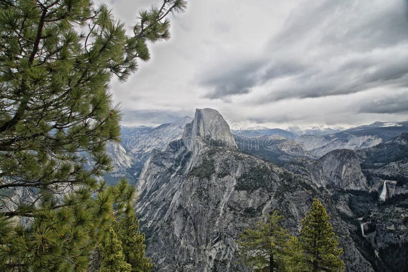 Halbes Hauben-Yosemite Nationalpark Kalifornien lizenzfreie stockfotografie Halbes Hauben-Yosemite Nationalpark Kalifornien lizenzfreie stockfotografie