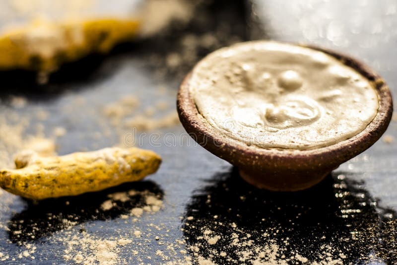 Haldi ubtan com todos os ingredientes necessários fotos de stock royalty free