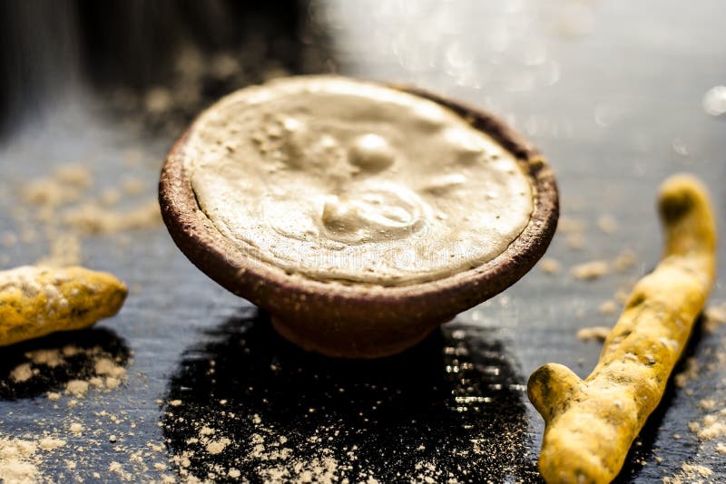 Haldi ubtan com todos os ingredientes necessários imagens de stock royalty free