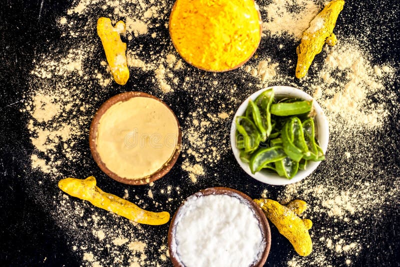 Haldi ubtan com todos os ingredientes necessários foto de stock royalty free