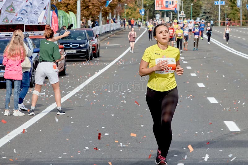 https://thumbs.dreamstime.com/b/half-marathon-minsk-running-city-september-belarus-beautiful-woman-runs-ahead-participants-181928411.jpg