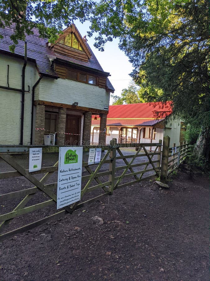 Halfway House editorial photo. Image of naperville, baked 49282706