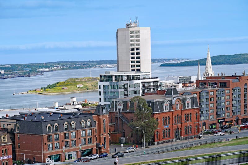 HALIFAX, CANADÃ - Puerto y fila de edificios fotografía de archivo libre de regalías HALIFAX, CANADÃ - Puerto y fila de edificios fotografía de archivo libre de regalías