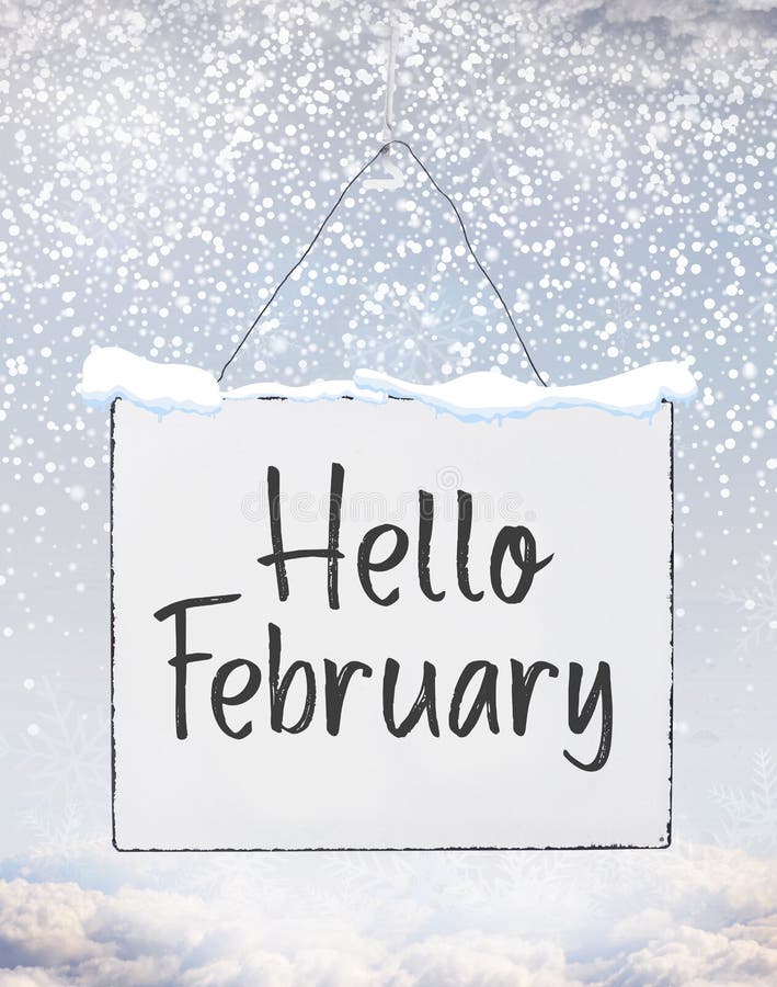 Hallo Februar-Text auf weißer Plattenbrettfahne mit kaltem Schnee f