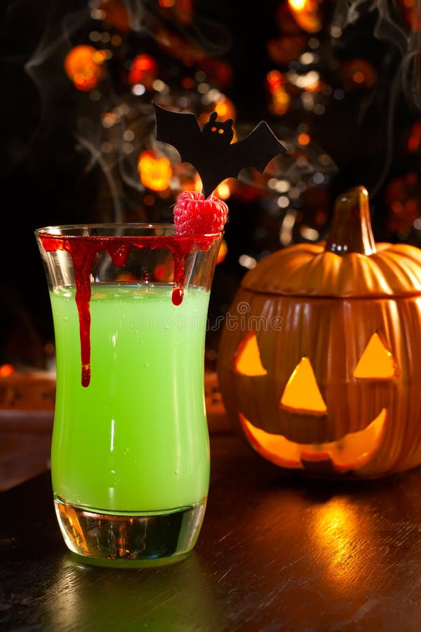 Halloween-Getränke - Kuss-Cocktail des Vampirs stockfoto Halloween-Getränke - Kuss-Cocktail des Vampirs stockfoto