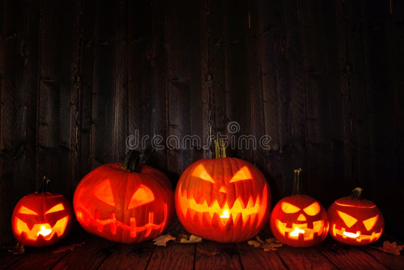 Halloween Jack o Lanterns at night with a dark wood background royalty free stock photos Halloween Jack o Lanterns at night with a dark wood background royalty free stock photos