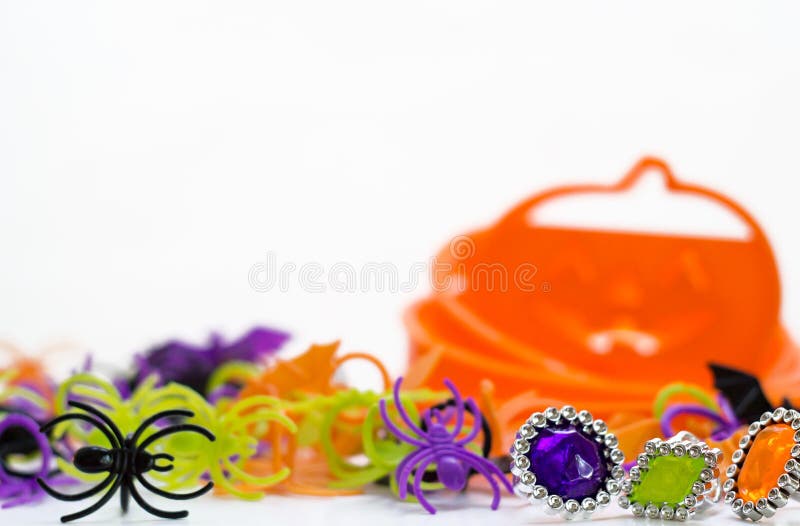 Halloween-partijgunsten en koekjessnijders stock afbeeldingen Halloween-partijgunsten en koekjessnijders stock afbeeldingen