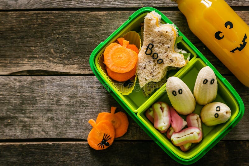 Halloween style school lunch box - ghost sandwich, pumpkin carrots, bananas, juice stock photography Halloween style school lunch box - ghost sandwich, pumpkin carrots, bananas, juice stock photography